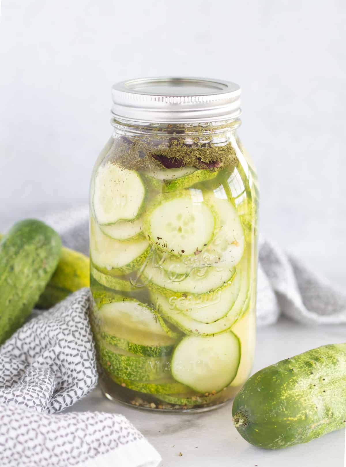 dill pickles in mason jar