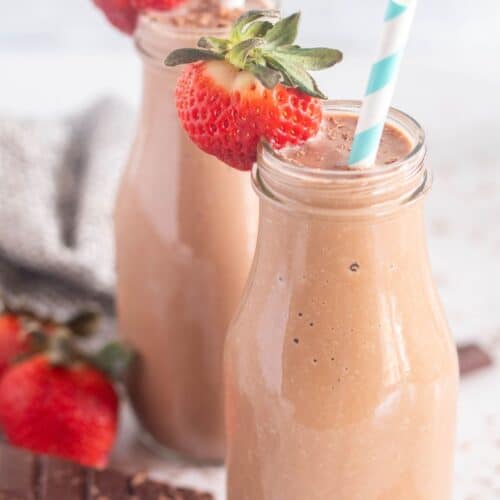 chocolate smoothies in glasses with strawberries.